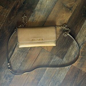 Michael Kors Crossbody Wallet